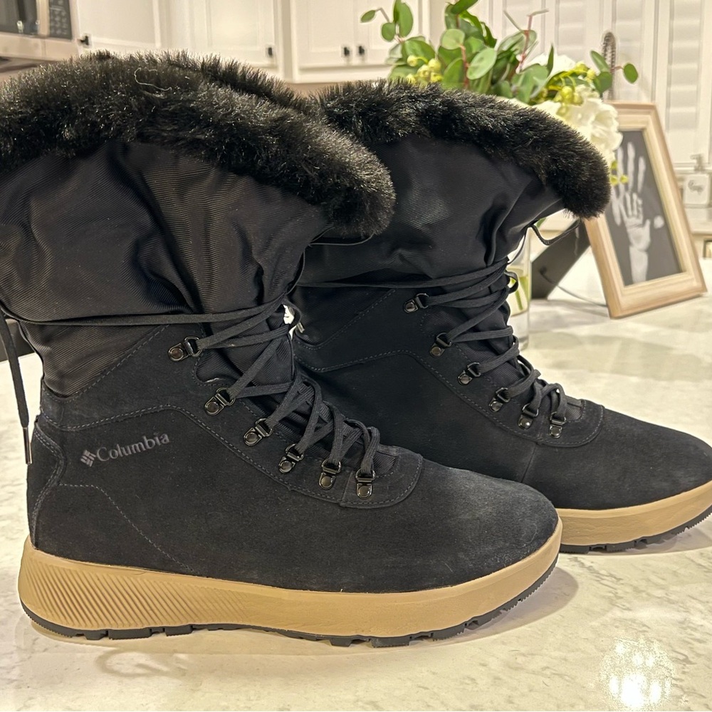 NWT Columbia Village Slopeside Boots BL0150-444.